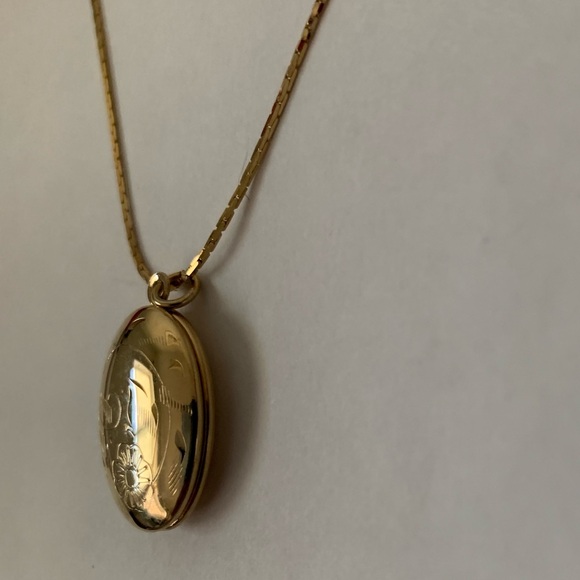 New vintage hand engraved locket - Picture 4 of 16